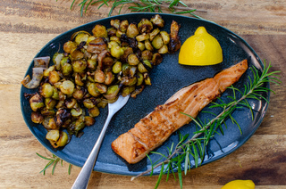 Salmon with lemon-herb marinade